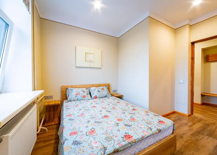 Just Renovated Stories Apartment Free Parking