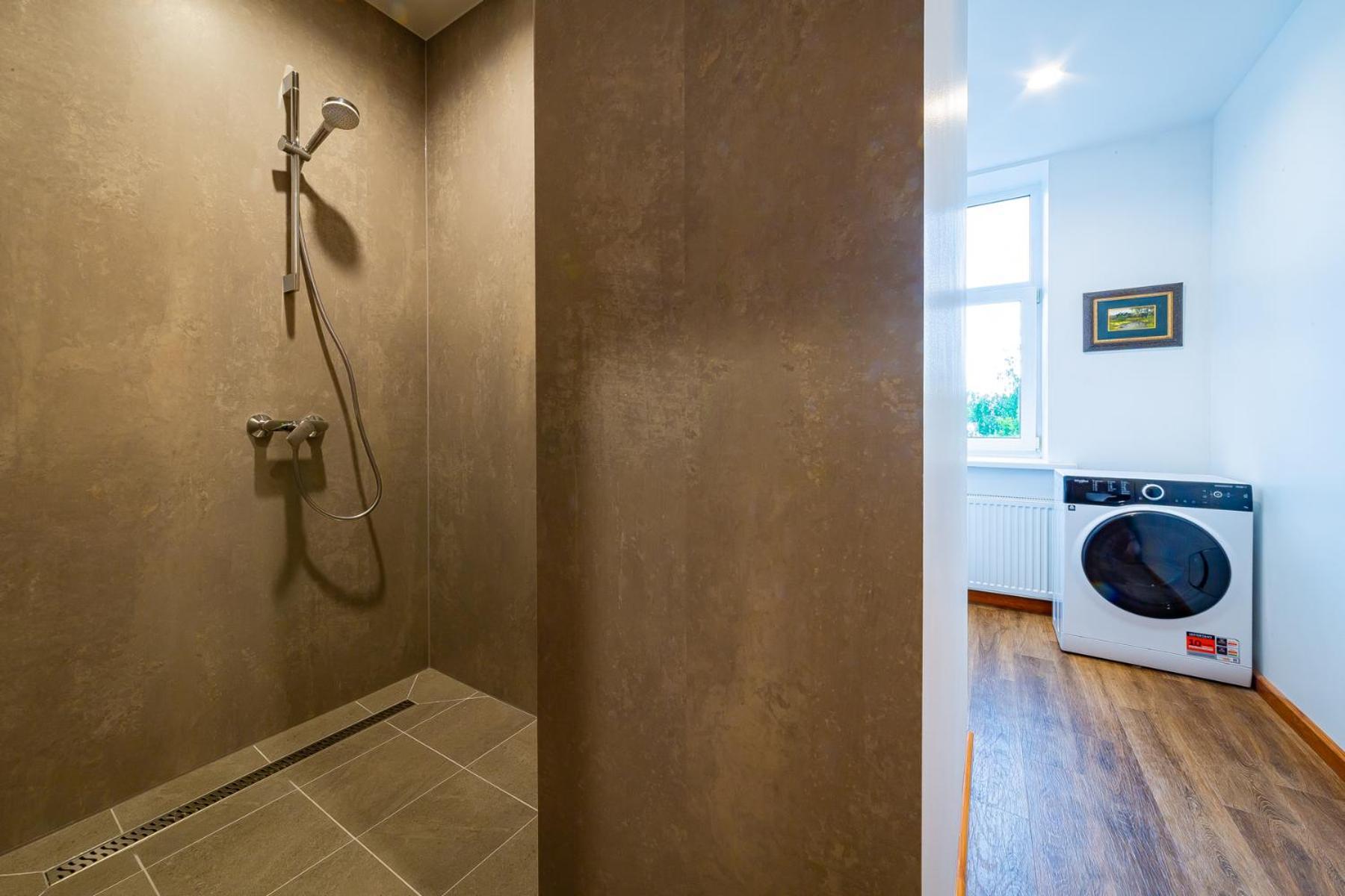 Just Renovated Stories Free Parking Apartament