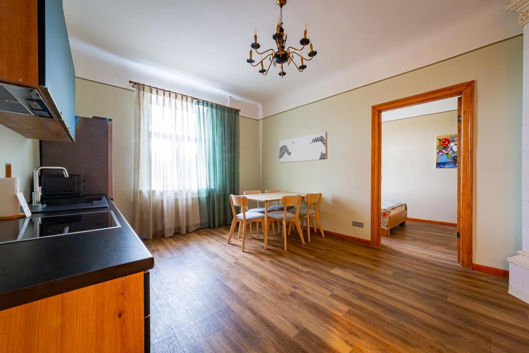 Just Renovated Stories Free Parking Apartament *