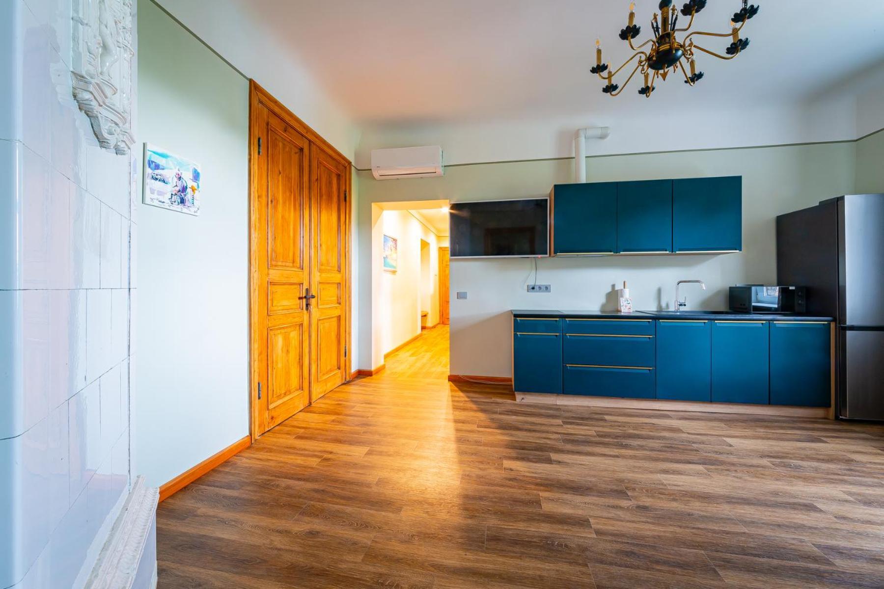 Just Renovated Stories Free Parking Apartament
