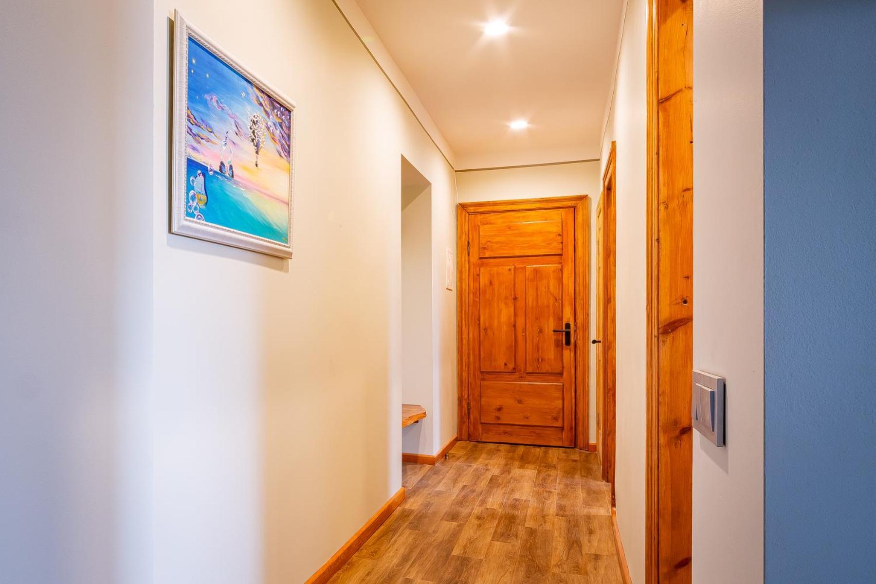 Just Renovated Stories Free Parking *